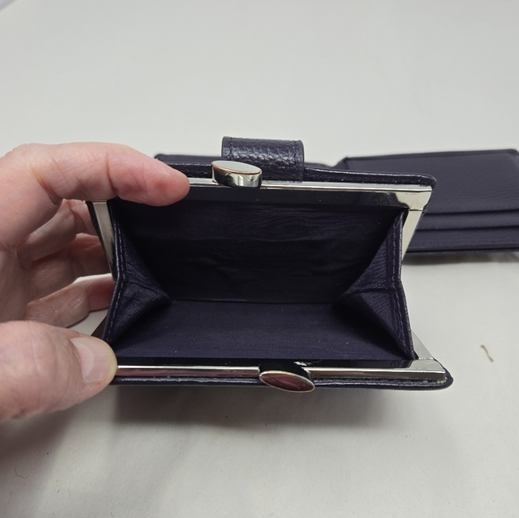 Vintage Italian Fiocchi Women Wallet Deep Purple Leather Fit In Hand Snap Close - Picture 9 of 10
